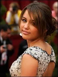 Comment s'appelle cette actrice de Disney Channel ?