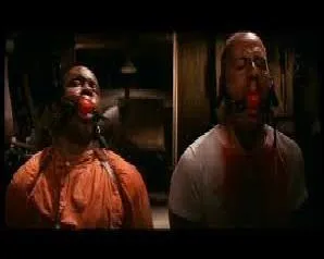 Dans cette scne qui unit Butch et Marsellus, comment s'appelle le type habill en cuir (de la tte aux pieds) qui tait enferm dans un coffre ?