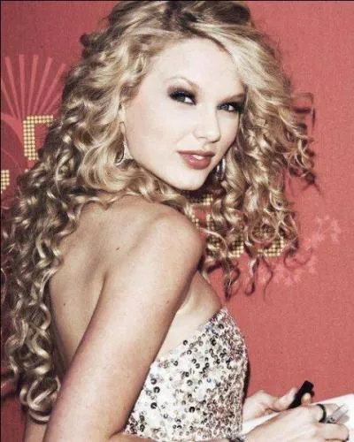 Avec quel garon n'est-elle jamais sortie ?