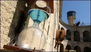 Comment appelle t-on une horloge  eau ?