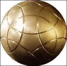 Quel est ce jeu de boules appel aussi  la Longue  ?