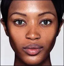 Qui est le mannequin sur la photo ?