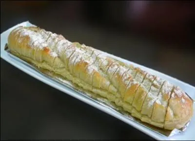 Quel est ce pain pr�cuit auquel on a ajout� du beurre avec de l'ail qui est servi r�chauff� � l'ap�ritif ?