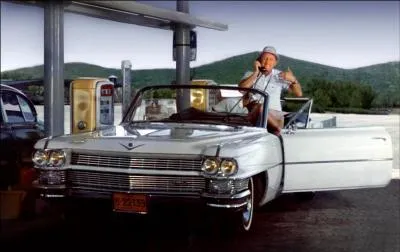 Quel est le film qui met en scne Antoine Marchal, un banal commerant de Paris et un parrain d'un syndicat de gangsters, Lopold Saroyan ?