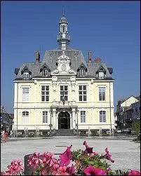 Je vous prsente la mairie de la commune de Commentry (rgion Auvergne). Quelle rponse concernant cette commune est juste ?