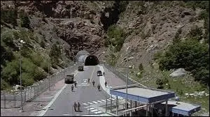 Comment se nomme la base ?