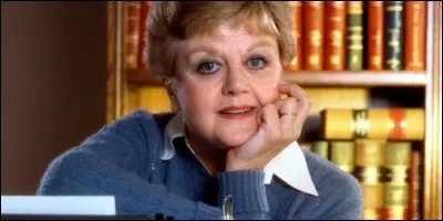 Comment s'appelle Angela Lansbury dans "Arabesque" ?
