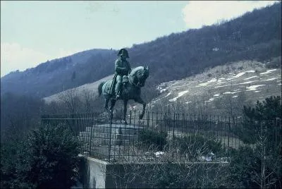 Quelles villes relie la route Napolon ?