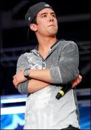 Le genre de musique de Logan est :