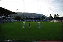 Le club de football de ma ville ayant sombr, j'hrite quelques fois de son grand stade de 20000 places environ pour jouer les affiches. En temps normal, c'est le Stade Lesdiguires que j'occupe. Champion de France en 1954, je suis l'un des seuls clubs du quart sud-est de la France. Je suis ...