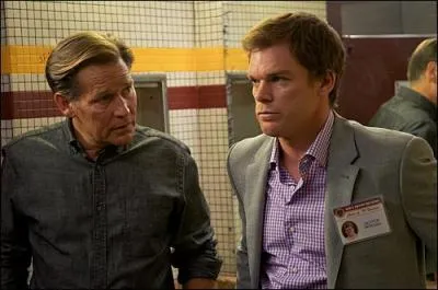 Quel est son lien avec Dexter ?