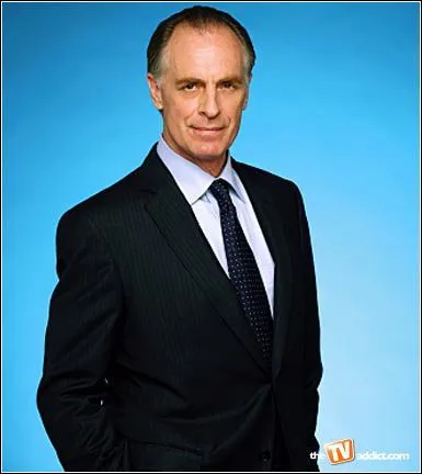 Avec quel agent du FBI Debra aura-t-elle une aventure sentimentale ?