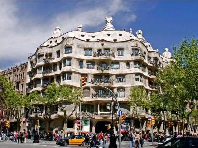 Quelle ville espagnole arrive  la 75e place du classement avec prs de 5 millions d'habitants ?