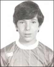 Qui tait ce joueur de foot enfant ?