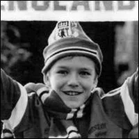 Qui tait ce joueur de foot enfant ?