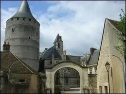 Nous entrons dans la commune de Chteau-Renault (rgion Centre). Saurez-vous situer cette commune dans son dpartement ?