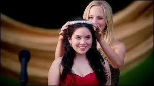 Qui va être élue Miss Mystic Falls et succédera à Caroline Forbes ?