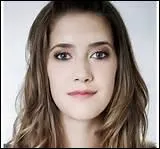 Angie (Angeles) travaille-t-elle au Studio 21 ?