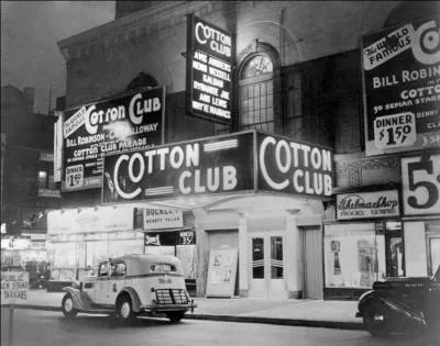 Quel quartier de New York abrite des clubs de jazz mythiques comme l'Apollo Theater ou le Cotton Club ?