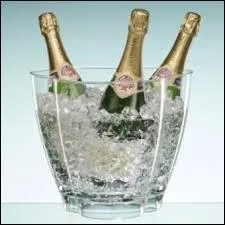 L't est le moment de boire, frais ou chaud d'ailleurs, et surtout de l'eau. On peut aussi se faire plaisir en dgustant un vin ros, un vin blanc sec, ou un champagne mis au frais. Quelle temprature la plus froide recommande pour le champagne et  ne pas dpasser pour plus froid encore ?