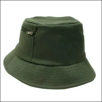 Au temps jadis, on portait l'ombrelle pour se protger du fort soleil. Si de nos jours, on a les parasols, ou les voiles de jardin, le plus simple est de se protger en arborant un chapeau de soleil... capeline, ou simple bob... D'o vient le terme bob ?