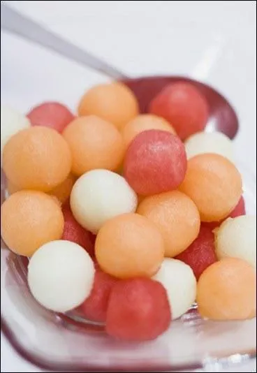 Sans prtendre qu'on fait de la gastronomie, les meilleurs fruits de l't pour s'hydrater et se rafrachir tout simplement, sont la pastque, et le melon. Leur taux en eau avoisine... ?