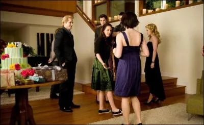 Qui a organis l'anniversaire de Bella ?