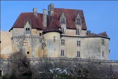 Quel est ce chteau forteresse, encore une des quatre  baronnies du Prigord , o fut tourn en 1959 le film  Le capitan , avec Bourvil et Jean Marais ?