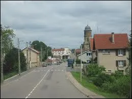 Nus traversons la commune de Stenay (rgion Lorraine). Nous sommes dans le dpartement ...
