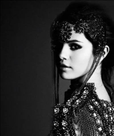 Quelle chanson ne fait pas partie de son album  Stars Dance  ?