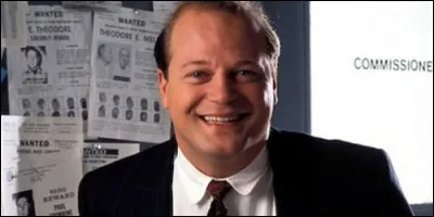 Qui est le créateur de la série "L'as de la crime" avec Michael Chiklis comme acteur principal ?