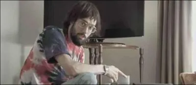 Free lanait en 2008 une campagne de pub ayant pour grie un grand geek barbu qui veut montrer au monde combien sa Freebox est gniale. Mais comment s'appelait-il ?