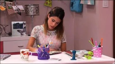 Que va apprendre Violetta de sa famille ?