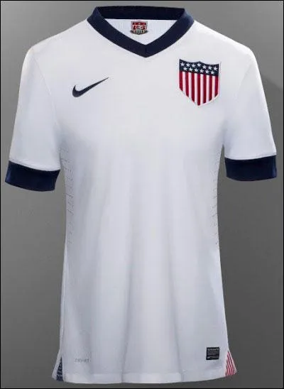 Quel pays joue avec ce maillot blanc (dcidment beaucoup de blanc ! ) ?