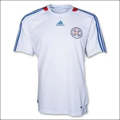 Quel pays volue avec ce maillot blanc ?