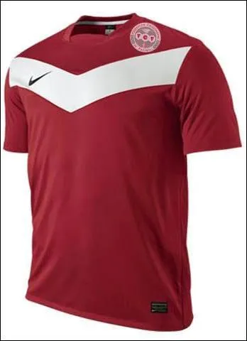 Quelle quipe nationale porte ce maillot rouge ?