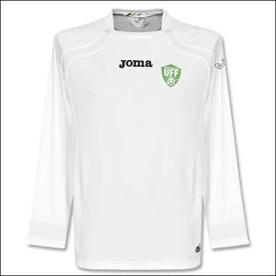 Quel pays volue avec ce maillot blanc (encore du blanc ! ) ?