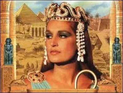 Comment s'appelaient les deux surs de Cléopâtre ?