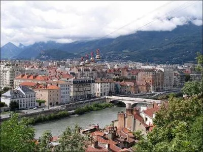 Cette ville est au coeur des Alpes, c'est ?