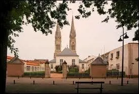 Nous sommes  Machecoul (Loire-Atlantique), connue pour sa grande fort. Connaissez-vous la bonne rponse ?