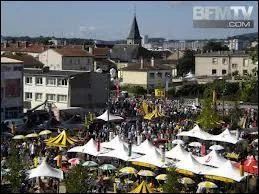 Voici une vue de la ville de Tomblaine (Meurthe-et-Moselle). La bonne rponse est ...