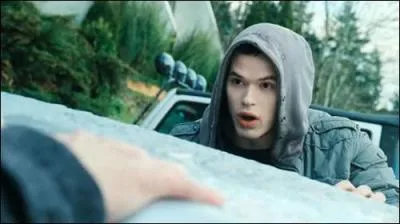[Twilight 2] Qu'offre Emmett pour l'anniversaire de Bella ?