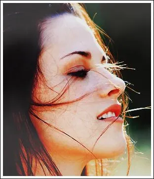 [Twilight 5 ] Comment Bella qualifie-t-elle l'odeur de Jacob ?