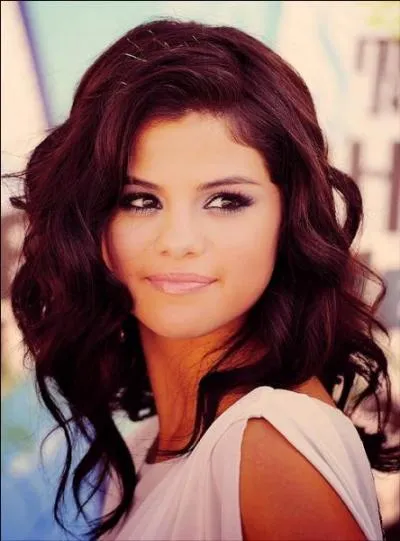 Dans quelle srie a-t-elle jou le rle d'Alex Russo ?