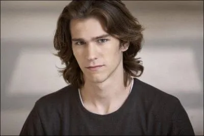 Amaury Vassili a commenc le chant  l'ge de ...