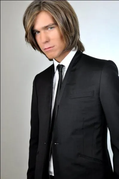 A l'Eurovision, Amaury Vassili est arriv  la ...