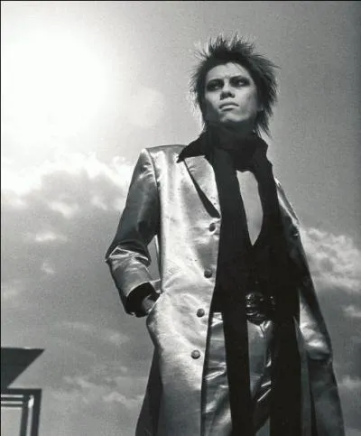 Donnez-moi le nom de cette clbrit, avec le nom de son groupe/ancien groupe :