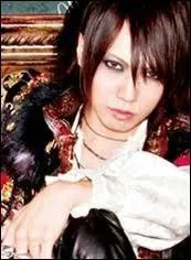 Donnez-moi le nom de cette clbrit, avec le nom de son groupe/ancien groupe :