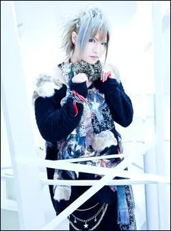 Donnez-moi le nom de cette clbrit, avec le nom de son groupe/ancien groupe :