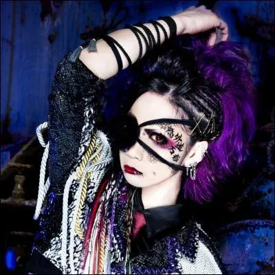 Donnez-moi le nom de cette clbrit, avec le nom de son groupe/ancien groupe :